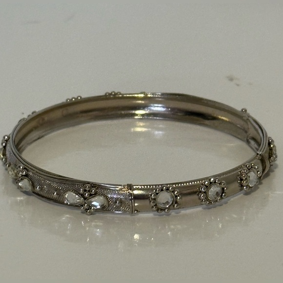 Vintage Rhinestone Mesh Bangle Bracelet Classic Style Silver Tone - Picture 1 of 7